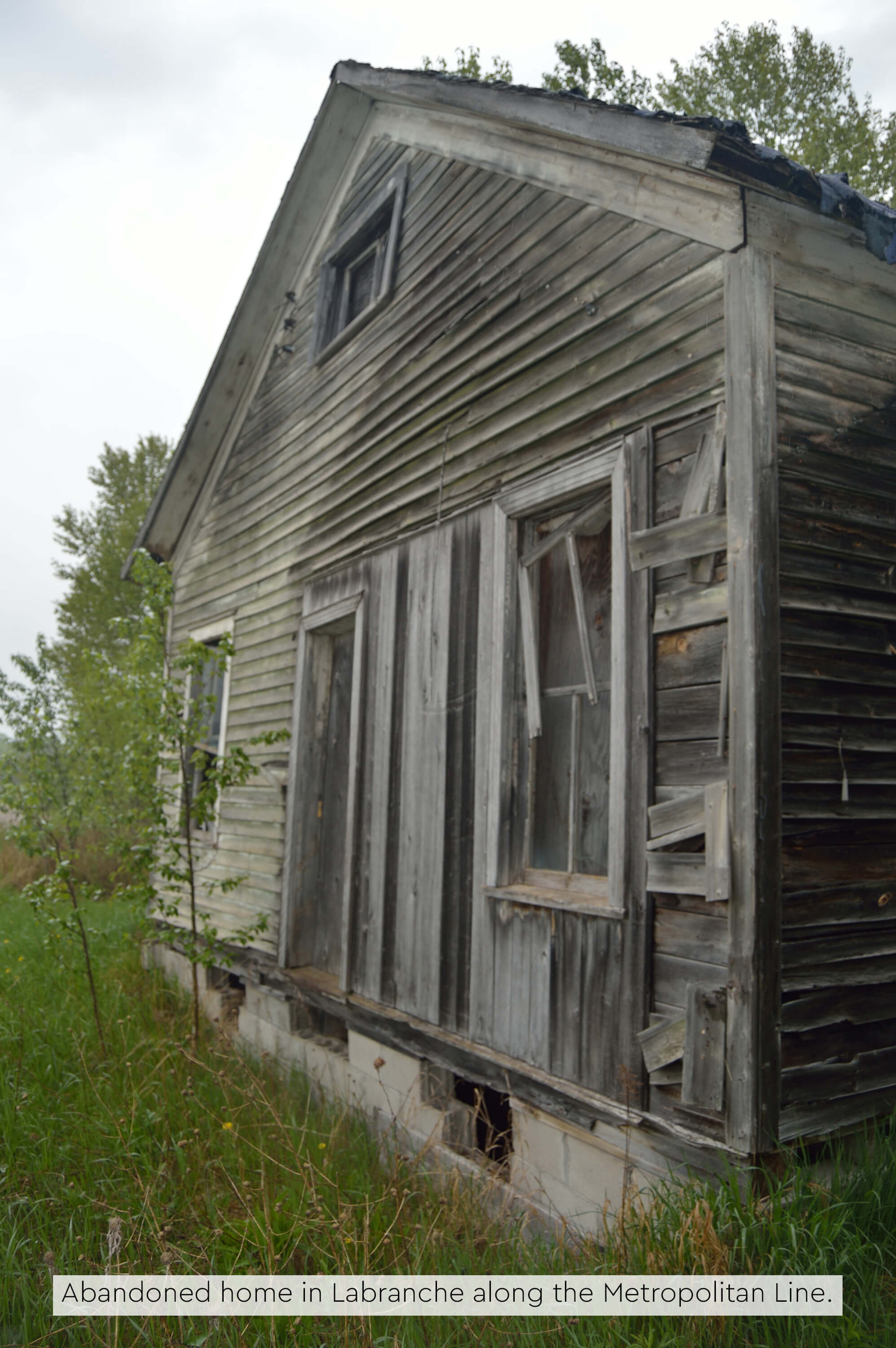 Abandoned home in Labranche along the Metropolitan Line.