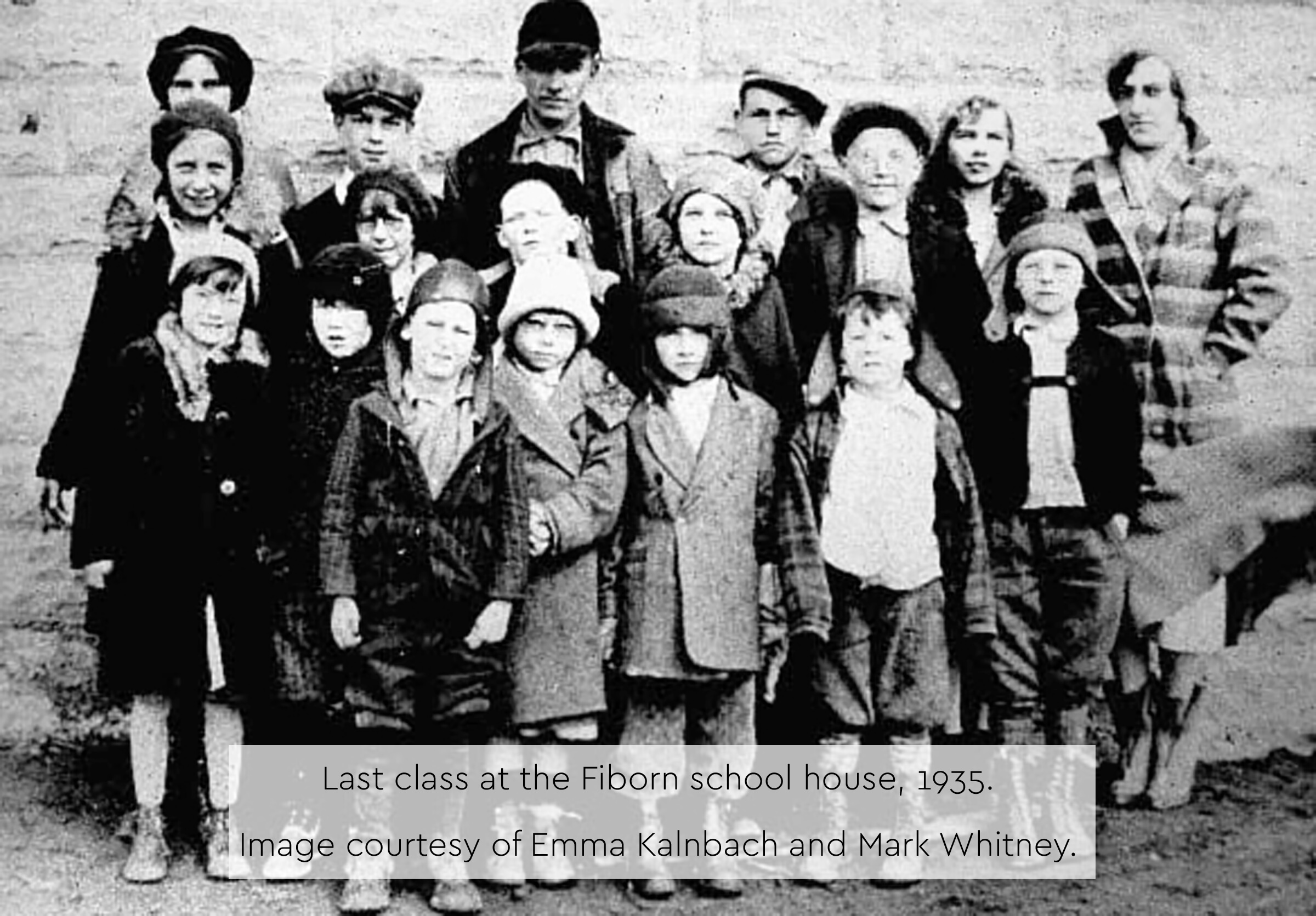 Group photo of the last class at Fiborn School, 1935.