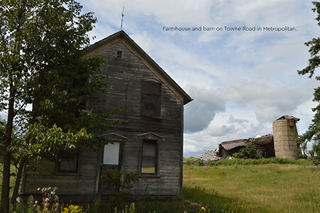 Farmhouse and barn on Towne Road in Metropolitan.